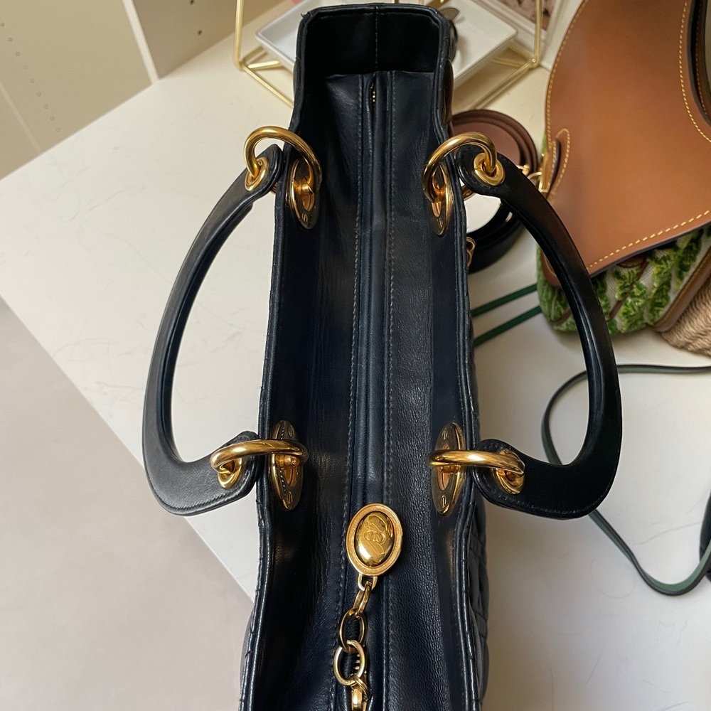 Preloved Large Black lambskin Ladydior gold hardware in very good condition. - Picture 4 of 12